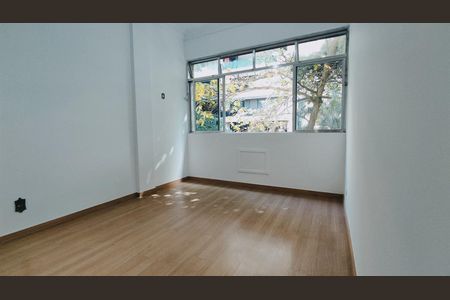 Casa à venda com 76m², 2 quartos e sem vaga