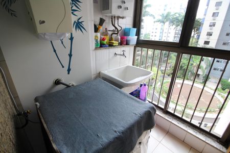 Apartamento para alugar com 80m², 3 quartos e 1 vagaÁrea de Serviço