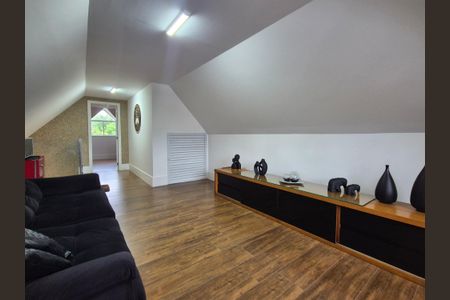 Casa de condomínio à venda com 350m², 3 quartos e 2 vagasSótão