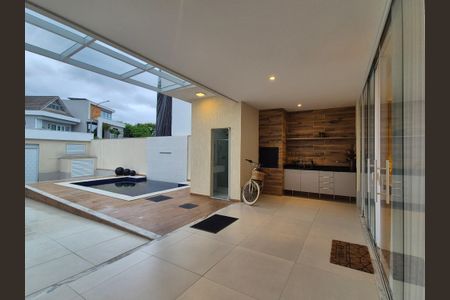 Casa de condomínio à venda com 350m², 3 quartos e 2 vagasVaranda gourmet