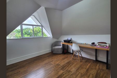 Casa de condomínio à venda com 350m², 3 quartos e 2 vagasSótão