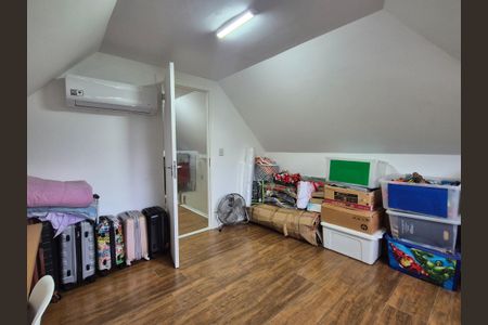 Casa de condomínio à venda com 350m², 3 quartos e 2 vagasSótão