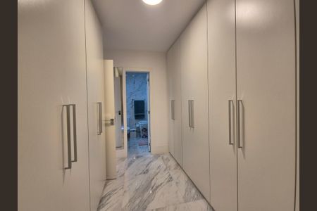 Casa de condomínio à venda com 350m², 3 quartos e 2 vagasCloset da suíte 1
