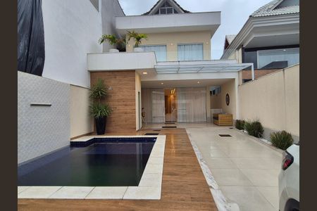 Casa de condomínio à venda com 350m², 3 quartos e 2 vagasÁrea externa