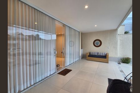 Casa de condomínio à venda com 350m², 3 quartos e 2 vagasVaranda gourmet