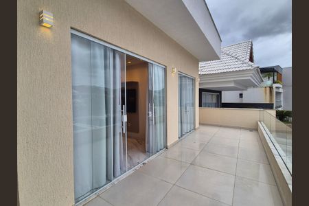 Casa de condomínio à venda com 350m², 3 quartos e 2 vagasVaranda