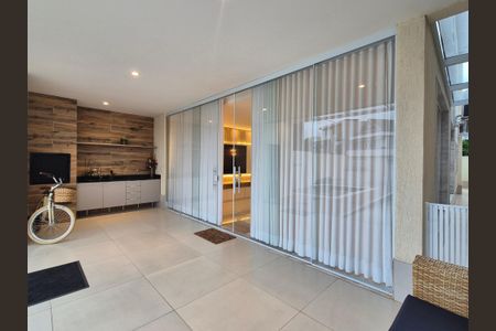 Casa de condomínio à venda com 350m², 3 quartos e 2 vagasVaranda gourmet