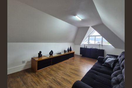 Casa de condomínio à venda com 350m², 3 quartos e 2 vagasSótão