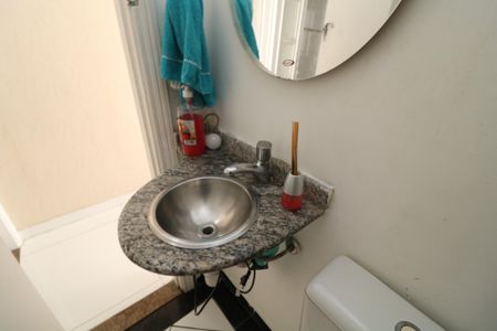 Casa de condomínio à venda com 86m², 2 quartos e 2 vagasLavabo