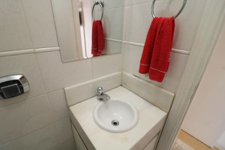 Casa de condomínio à venda com 86m², 2 quartos e 2 vagasBanheiro da Suíte