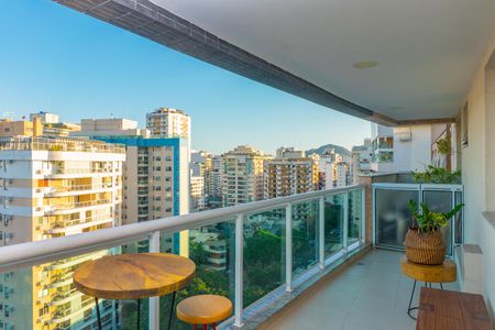 Apartamento à venda com 115m², 3 quartos e 2 vagas Apartamento à venda com 115m², 3 quartos e 2 vagasVaranda