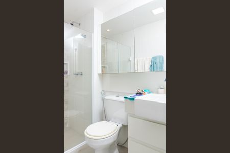 Apartamento à venda com 115m², 3 quartos e 2 vagas Apartamento à venda com 115m², 3 quartos e 2 vagasBanheiro da Suíte 1