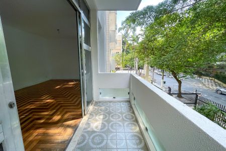 Apartamento para alugar com 160m², 3 quartos e 2 vagas Apartamento para alugar com 160m², 3 quartos e 2 vagasVaranda