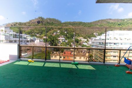 Apartamento à venda com 249m², 4 quartos e 3 vagas Apartamento à venda com 249m², 4 quartos e 3 vagasVista do Quarto 2