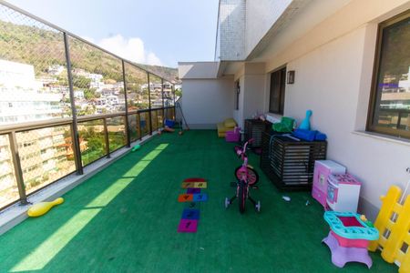 Apartamento à venda com 249m², 4 quartos e 3 vagas Apartamento à venda com 249m², 4 quartos e 3 vagasCobertura