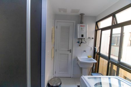 Apartamento à venda com 249m², 4 quartos e 3 vagas Apartamento à venda com 249m², 4 quartos e 3 vagasÁrea de Serviço