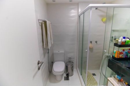 Apartamento à venda com 249m², 4 quartos e 3 vagas Apartamento à venda com 249m², 4 quartos e 3 vagasBanheiro da Suíte