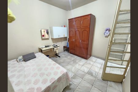 Casa à venda com 300m², 3 quartos e 3 vagas Casa à venda com 300m², 3 quartos e 3 vagasQuarto 2
