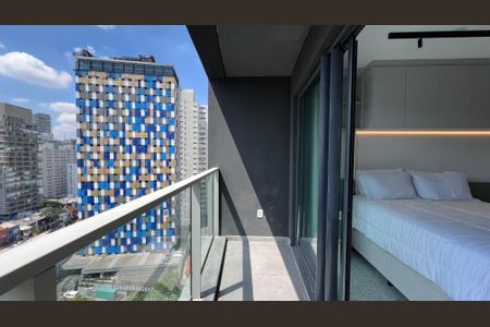 Studio para alugar com 28m², 1 quarto e sem vaga Studio para alugar com 28m², 1 quarto e sem vagaVaranda