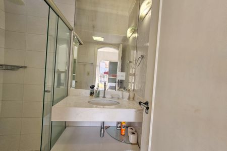 Apartamento para alugar com 210m², 3 quartos e 3 vagas Apartamento para alugar com 210m², 3 quartos e 3 vagasBanheiro da Suíte 1