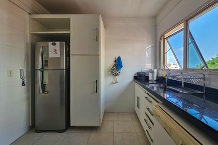 Apartamento para alugar com 210m², 3 quartos e 3 vagas Apartamento para alugar com 210m², 3 quartos e 3 vagasCozinha