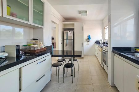 Apartamento para alugar com 210m², 3 quartos e 3 vagas Apartamento para alugar com 210m², 3 quartos e 3 vagasCozinha