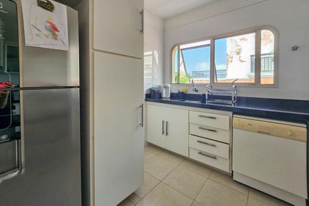 Apartamento para alugar com 210m², 3 quartos e 3 vagas Apartamento para alugar com 210m², 3 quartos e 3 vagasCozinha