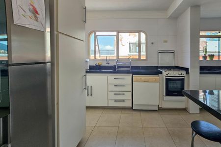 Apartamento para alugar com 210m², 3 quartos e 3 vagas Apartamento para alugar com 210m², 3 quartos e 3 vagasCozinha