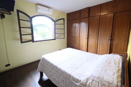 Casa de condomínio à venda com 380m², 6 quartos e 6 vagasSuíte 