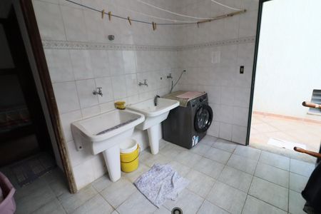 Casa de condomínio à venda com 380m², 6 quartos e 6 vagasÁrea de Serviço