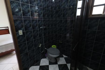 Casa de condomínio à venda com 380m², 6 quartos e 6 vagasBanheiro da Suíte 2