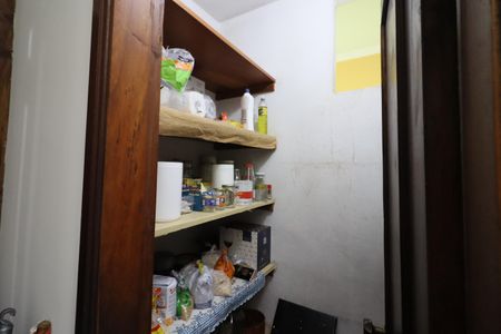 Casa de condomínio à venda com 380m², 6 quartos e 6 vagasDespensa