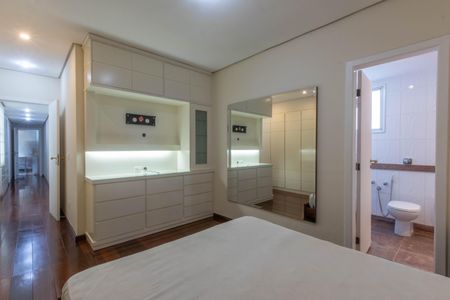Apartamento à venda com 170m², 4 quartos e 2 vagasQuarto 4