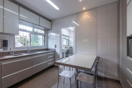 Apartamento à venda com 170m², 4 quartos e 2 vagasCozinha
