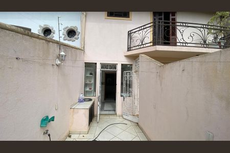 Casa à venda com 317m², 5 quartos e 2 vagas Casa à venda com 317m², 5 quartos e 2 vagasCasa 1 - Área de Serviço