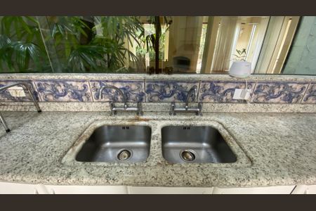 Casa à venda com 317m², 5 quartos e 2 vagas Casa à venda com 317m², 5 quartos e 2 vagasCasa 1 - Cozinha