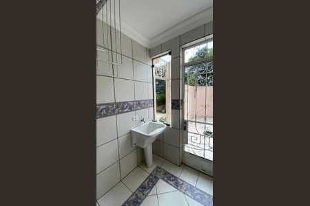 Casa à venda com 317m², 5 quartos e 2 vagas Casa à venda com 317m², 5 quartos e 2 vagasCasa 1 - Área de Serviço