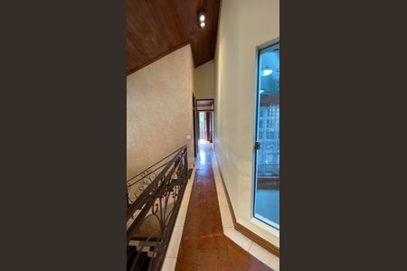 Casa à venda com 317m², 5 quartos e 2 vagas Casa à venda com 317m², 5 quartos e 2 vagasCasa 1 - Corredor superior