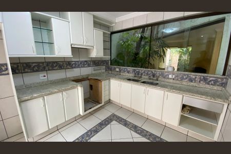 Casa à venda com 317m², 5 quartos e 2 vagas Casa à venda com 317m², 5 quartos e 2 vagasCasa 1 - Cozinha