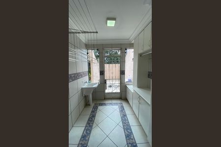 Casa à venda com 317m², 5 quartos e 2 vagas Casa à venda com 317m², 5 quartos e 2 vagasCasa 1 - Área de Serviço