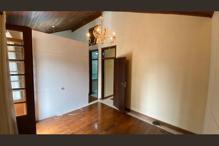 Casa à venda com 317m², 5 quartos e 2 vagas Casa à venda com 317m², 5 quartos e 2 vagasCasa 1 - Suíte 1