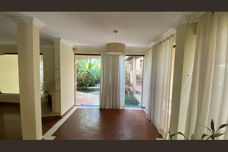 Casa à venda com 317m², 5 quartos e 2 vagas Casa à venda com 317m², 5 quartos e 2 vagasCasa 1 - Sala