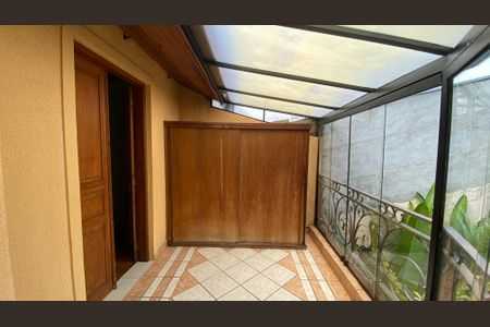 Casa à venda com 317m², 5 quartos e 2 vagas Casa à venda com 317m², 5 quartos e 2 vagasCasa 1 - Varanda do Quarto
