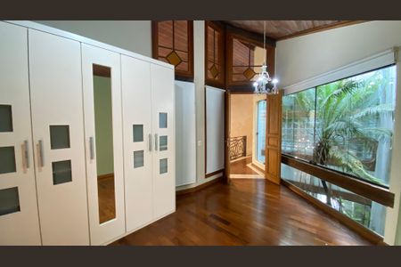 Casa à venda com 317m², 5 quartos e 2 vagas Casa à venda com 317m², 5 quartos e 2 vagasCasa 1 - Quarto