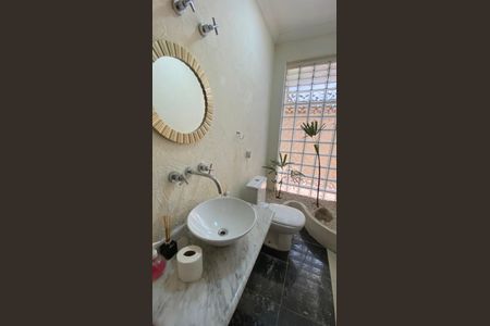 Casa à venda com 317m², 5 quartos e 2 vagas Casa à venda com 317m², 5 quartos e 2 vagasCasa 1 - Lavabo