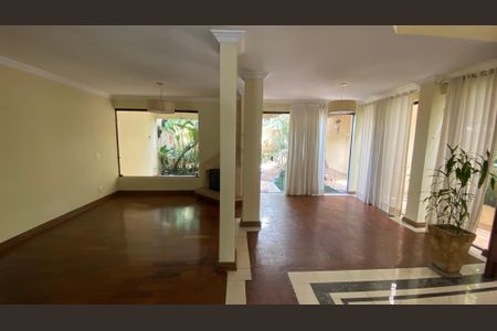 Casa à venda com 317m², 5 quartos e 2 vagas Casa à venda com 317m², 5 quartos e 2 vagasCasa 1 - Sala