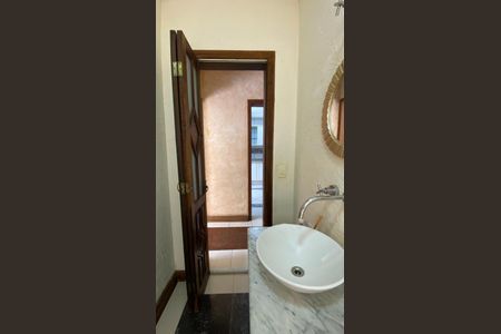 Casa à venda com 317m², 5 quartos e 2 vagas Casa à venda com 317m², 5 quartos e 2 vagasCasa 1 - Lavabo