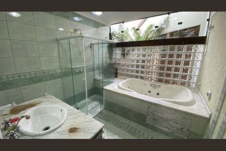 Casa à venda com 317m², 5 quartos e 2 vagas Casa à venda com 317m², 5 quartos e 2 vagasCasa 1 - Banheiro da Suíte 1