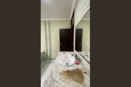 Casa à venda com 317m², 5 quartos e 2 vagas Casa à venda com 317m², 5 quartos e 2 vagasCasa 1 - Banheiro da Suíte 1