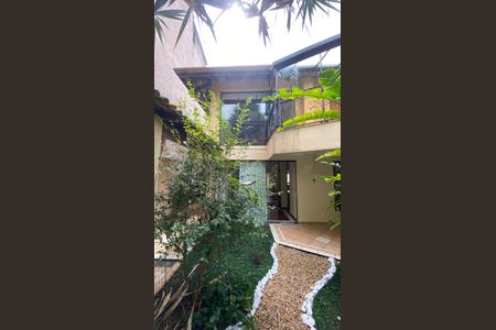 Casa à venda com 317m², 5 quartos e 2 vagas Casa à venda com 317m², 5 quartos e 2 vagasCasa 1 - Quintal